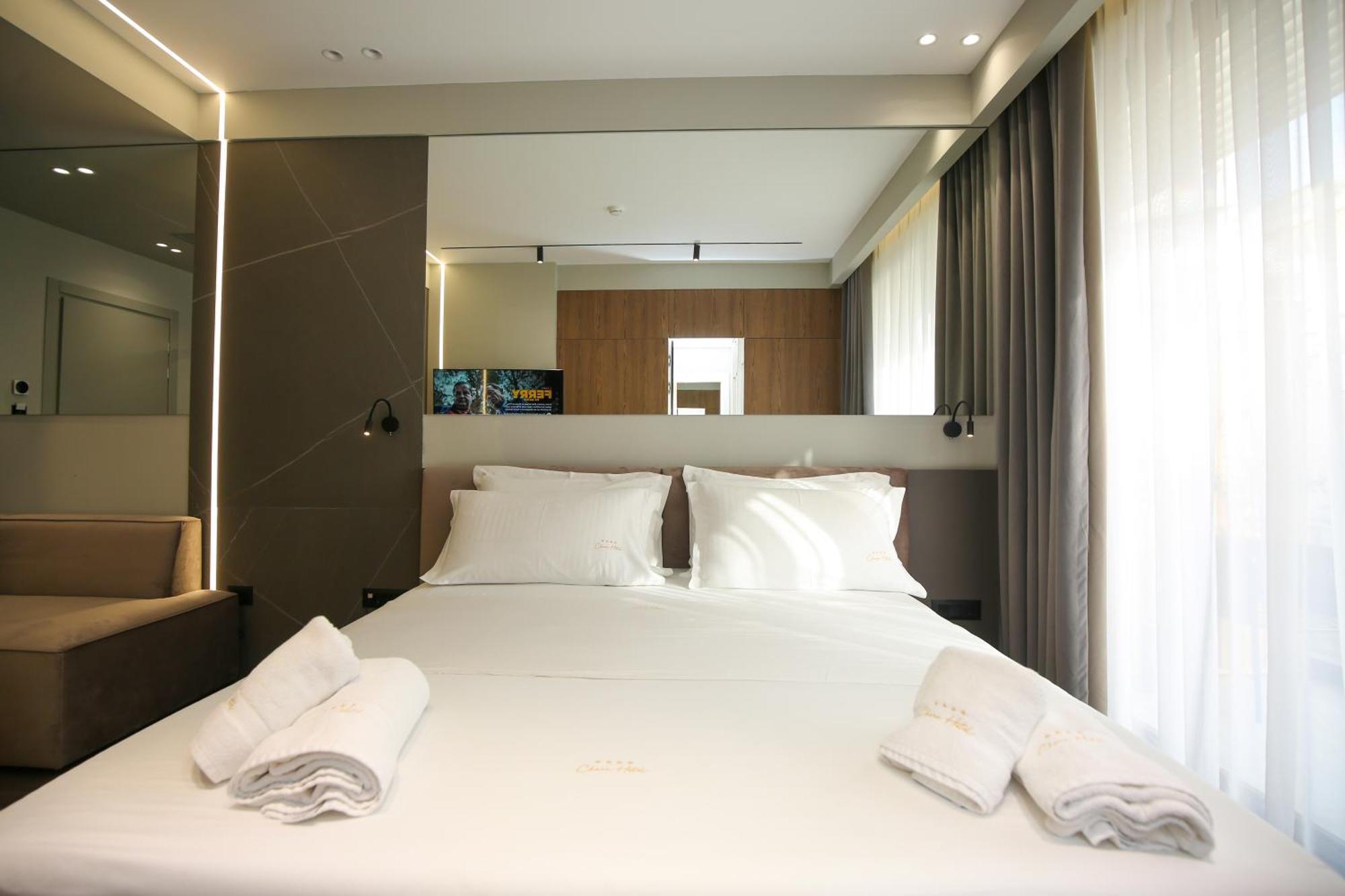 Charm Hotel Vlorë Exteriör bild