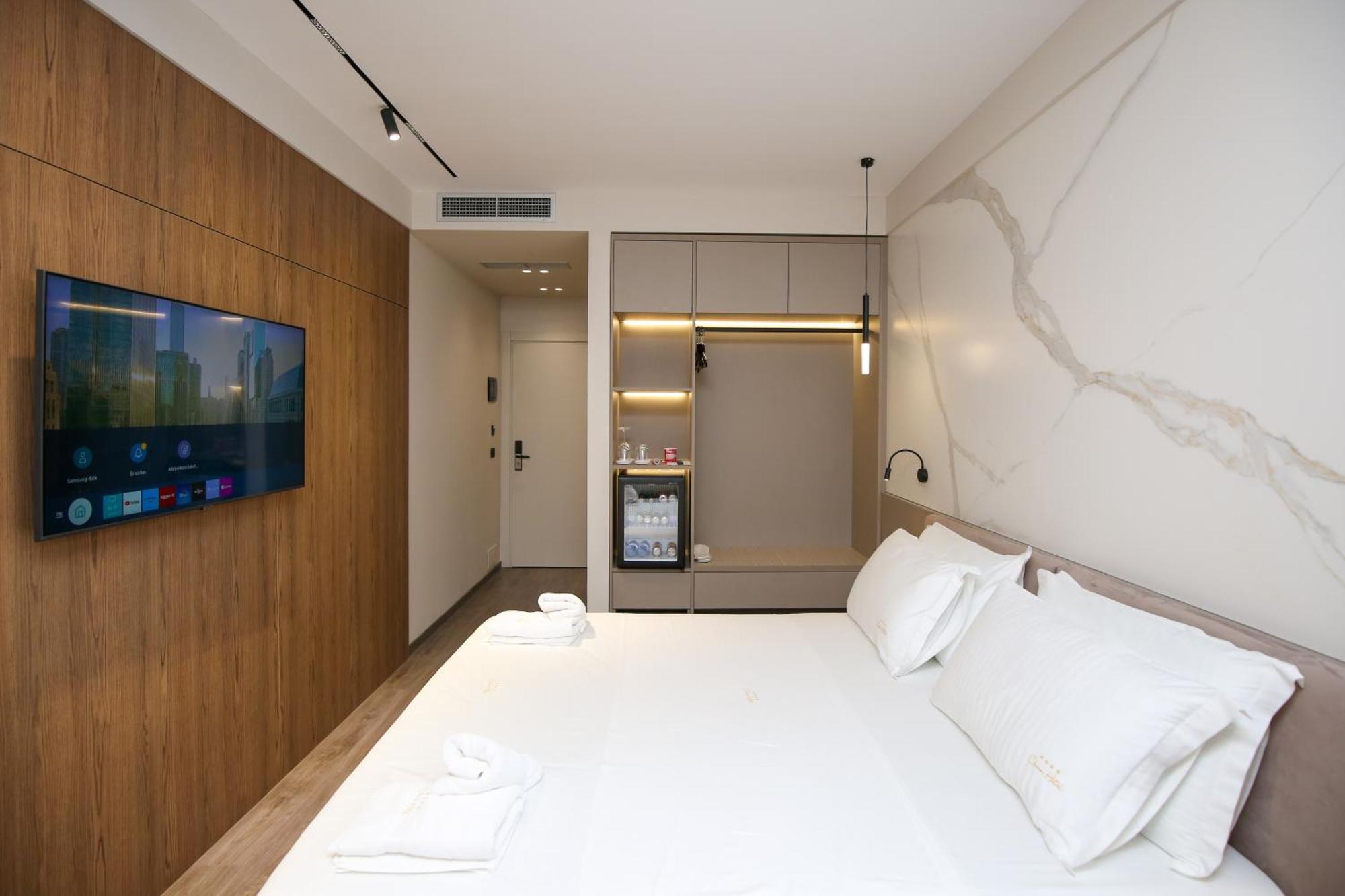 Charm Hotel Vlorë Exteriör bild