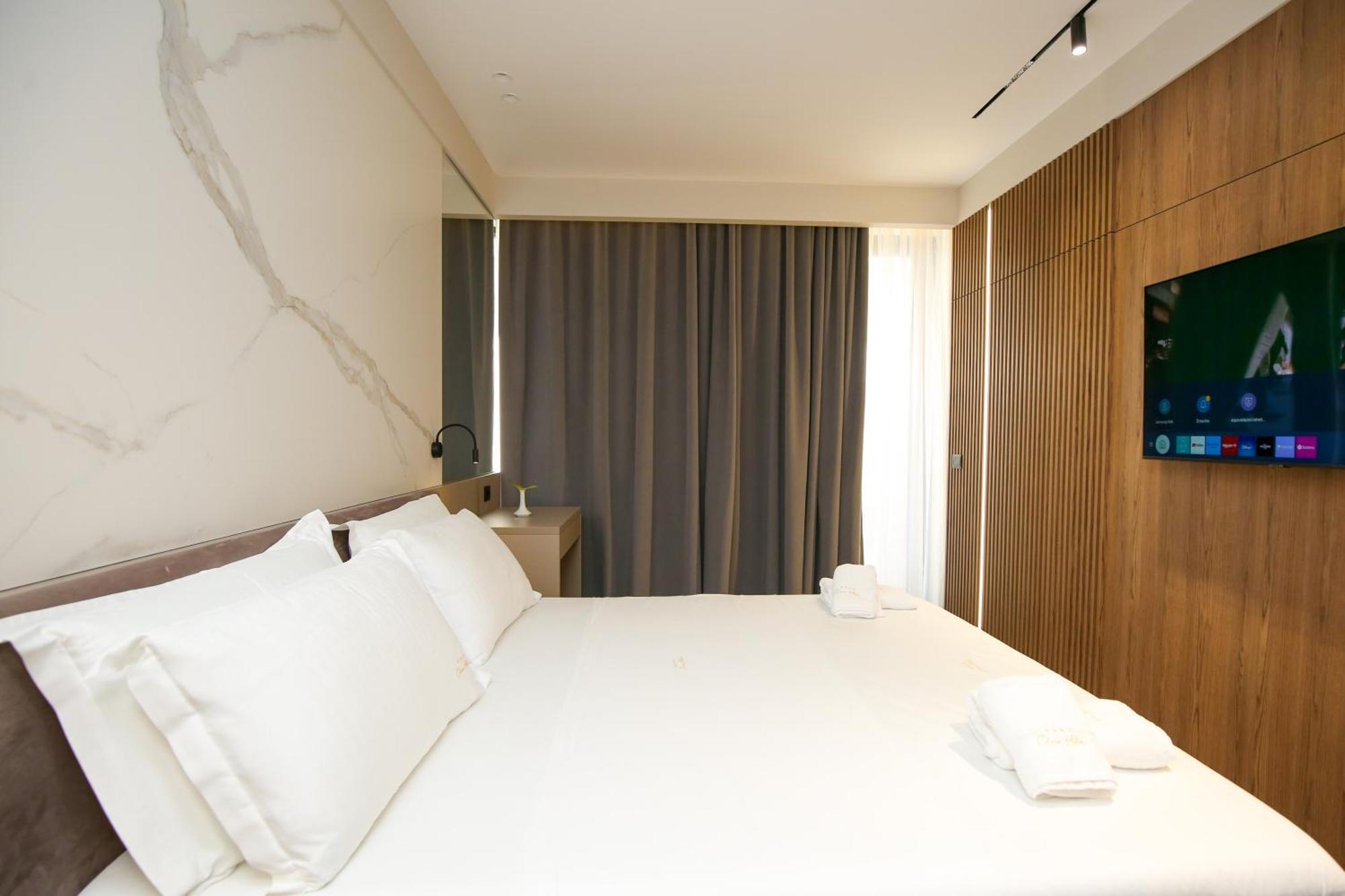 Charm Hotel Vlorë Exteriör bild