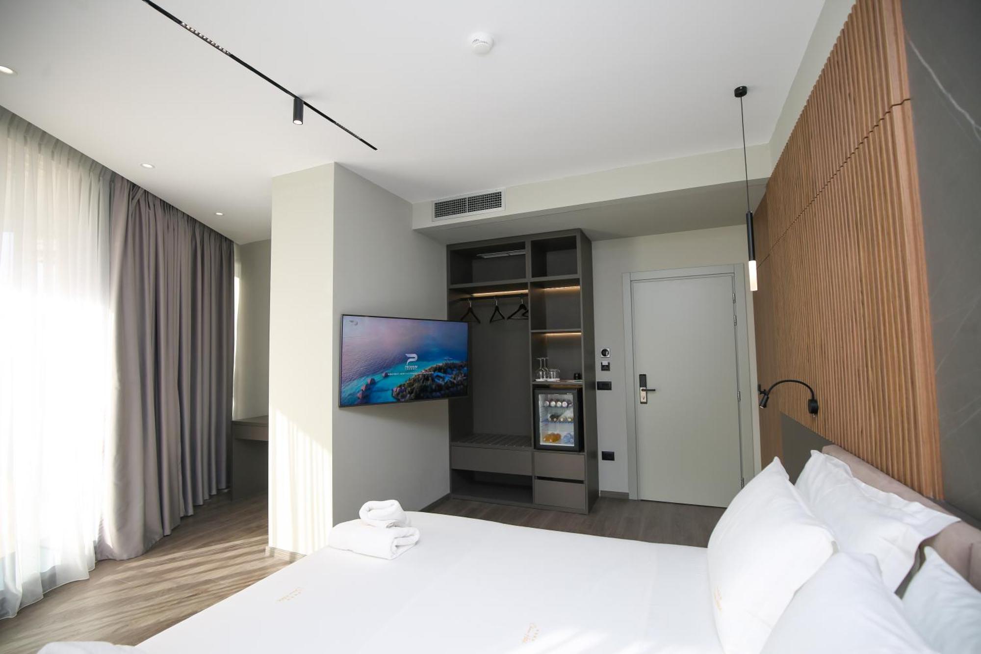 Charm Hotel Vlorë Exteriör bild