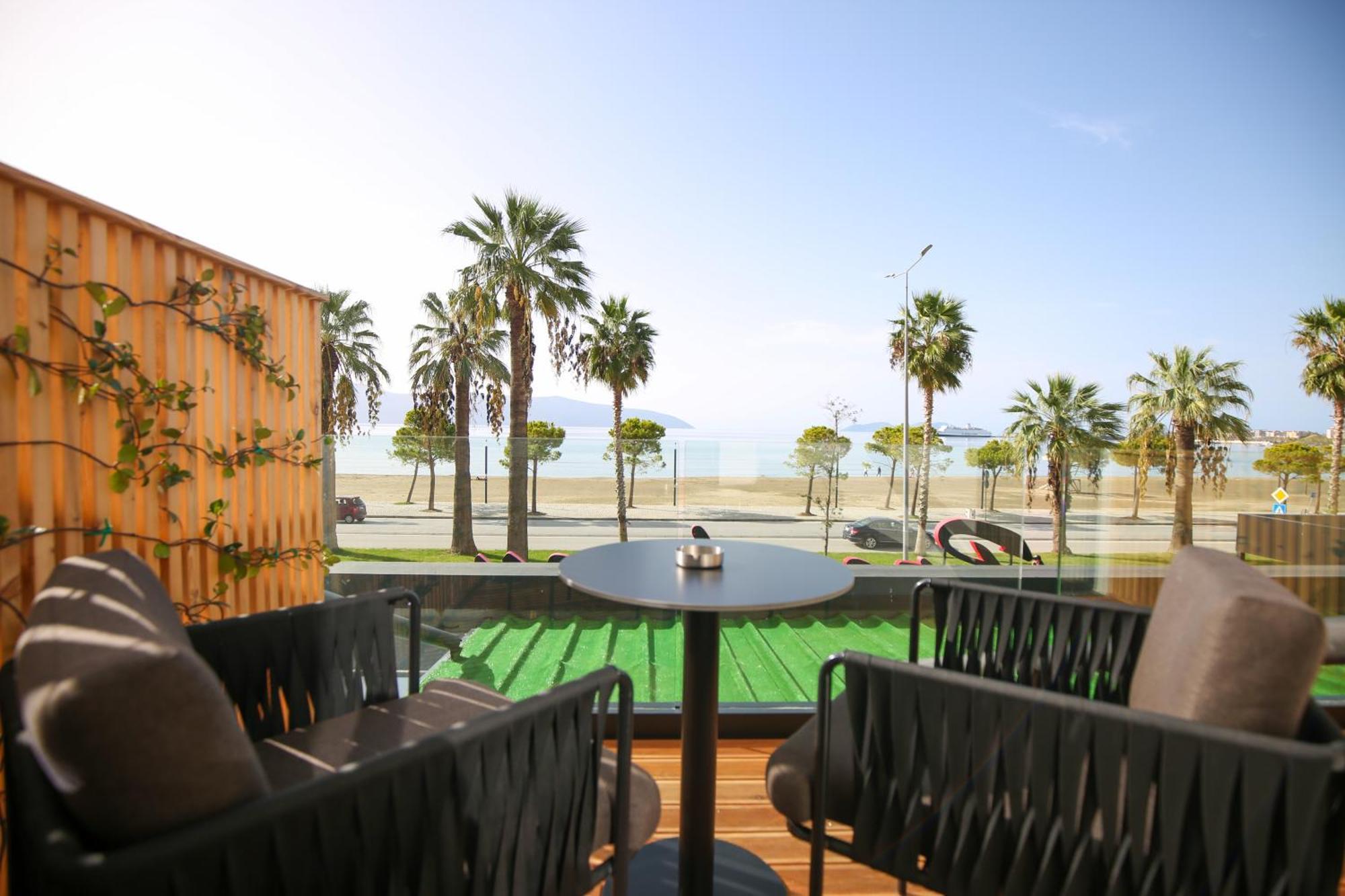 Charm Hotel Vlorë Exteriör bild