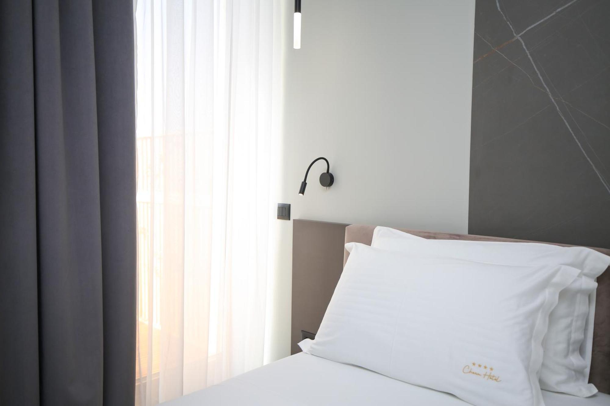 Charm Hotel Vlorë Exteriör bild