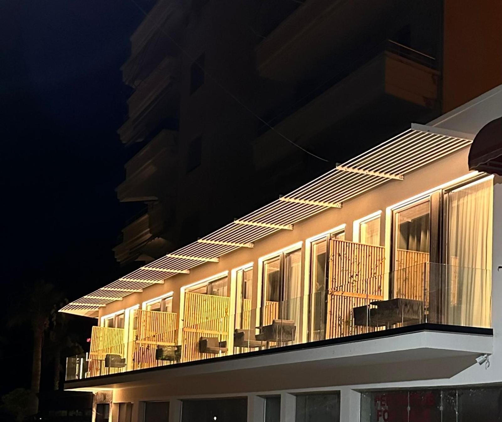 Charm Hotel Vlorë Exteriör bild