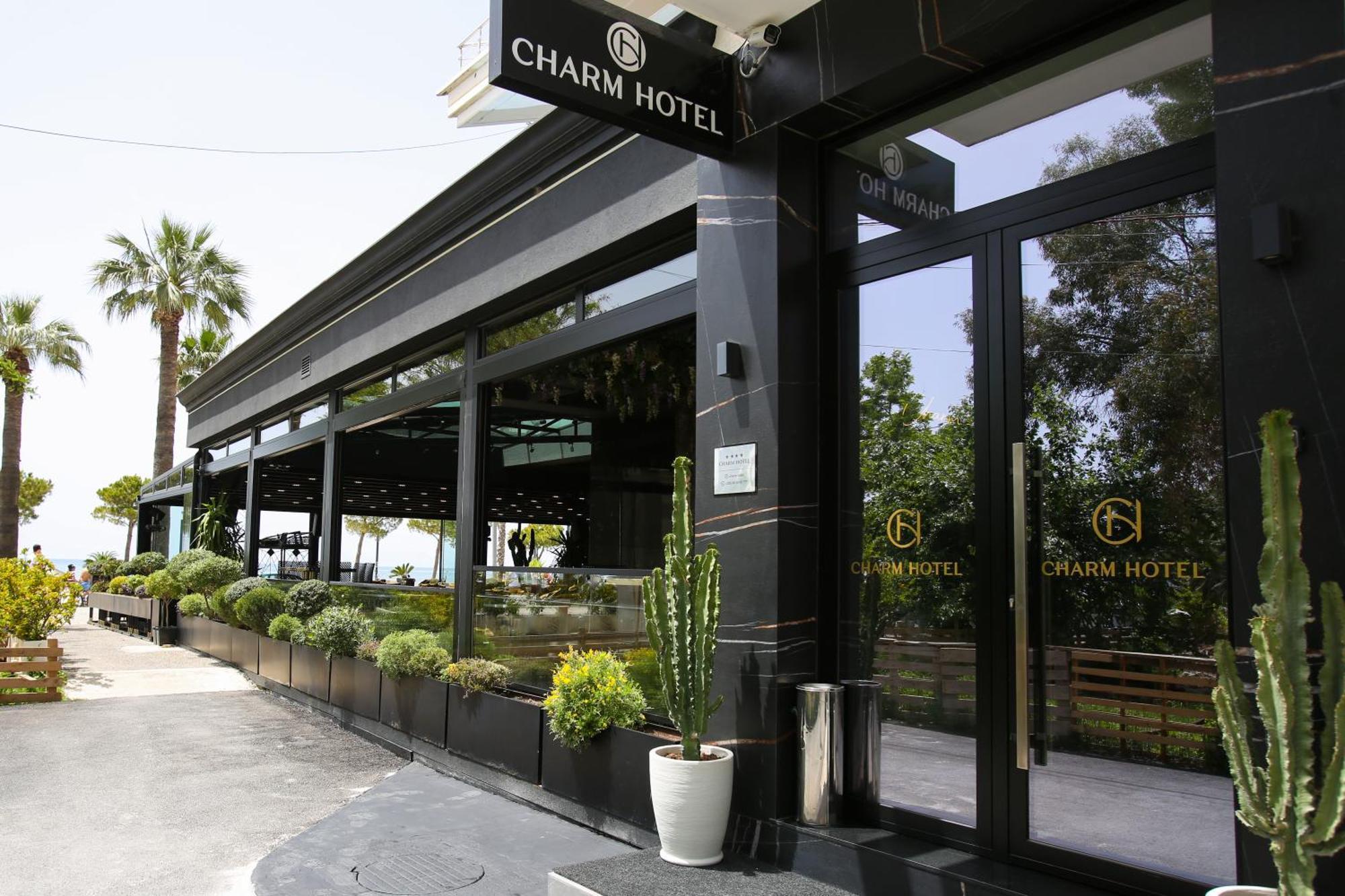 Charm Hotel Vlorë Exteriör bild